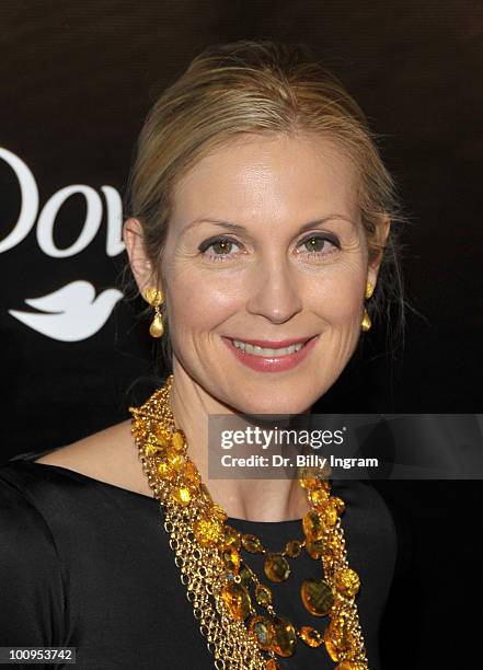 Actress Kelly Rutherford attends the 35th Annual Gracie Awards Gala at The Beverly Hilton Hotel on May 25, 2010 in Beverly Hills, California.