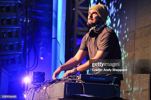 Zane Lowe performs on stage during day one of BBC Radio 1's Big Weekend on May 22, 2010 in Bangor, Wales.