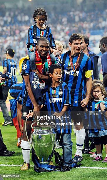 Samuel Eto'o of Inter Milan and his family and Javier Zanetti of Inter Milan and his family celebrate after defeating FC Bayern Muenchen at the UEFA...