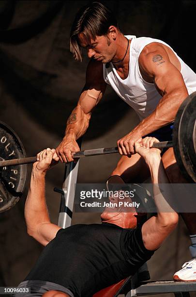 man lifting weights in outdoor gym - weight bench stock pictures, royalty-free photos & images