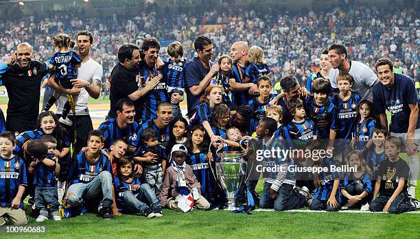 The players of Inter Milan and families celebrate after defeating FC Bayern Muenchen at the UEFA Champions League Final match between FC Bayern...