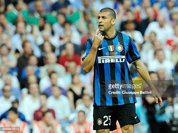 Walter Samuel of Inter Milan in action during the UEFA Champions League Final match between FC Bayern Muenchen and Inter Milan at Bernabeu on May 22,...