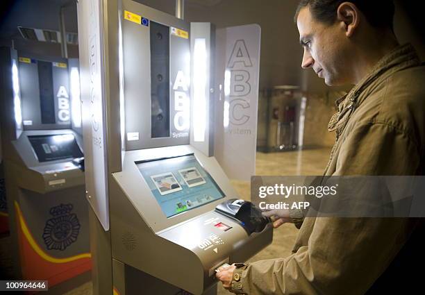 Border Control Machine 1,102 Border Control Spain Stock Photos, High-Res Pictures, and Images ...