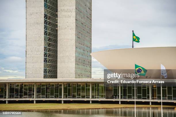 the national congress of brazil - brasília stock-fotos und bilder