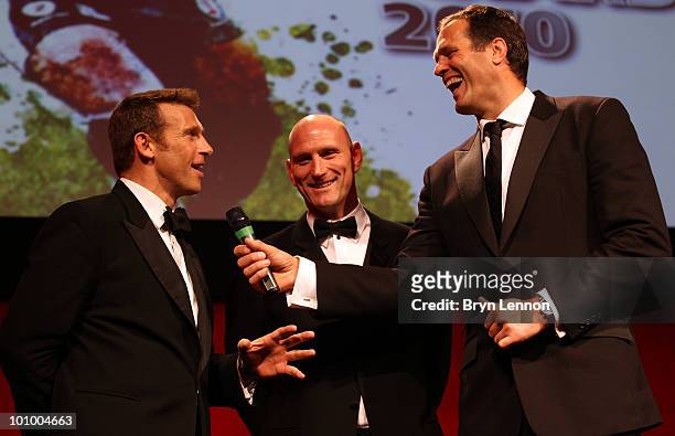 Martin Bayfield chats to RPA CEO Damian Hopley and Lawrence Dallaglio during the RPA Computacenter Rugby Players' Awards Dinner 2010 on May 26, 2010...