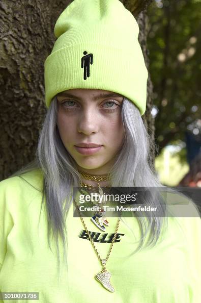 Gastos de envío piloto Falsedad Billie Eilish poses during Lollapalooza 2018 at Grant Park on August...  Fotografía de noticias - Getty Images
