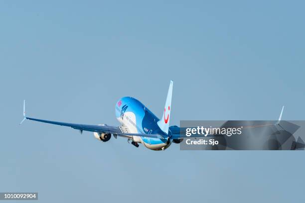 tui airlines arke boeing 737 airplane taking off from amsterdam schiphol airport - tui ag stock pictures, royalty-free photos & images