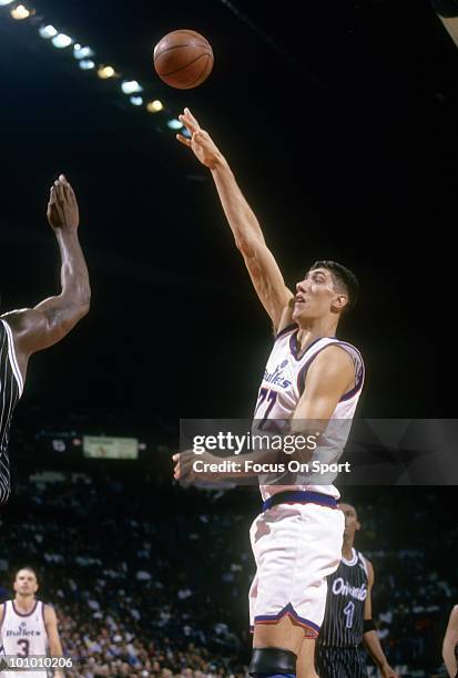 S: Center Gheorghe Muresan of the Washington Bullets in action shoots a hook shot against the Orlando Magic circa mid 1990's during an NBA basketball...