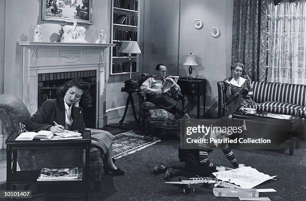 1940s Living Room Photos and Premium High Res Pictures - Getty Images