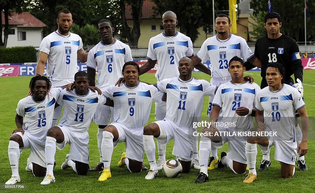 Honduras' players, (L to R) (first row)