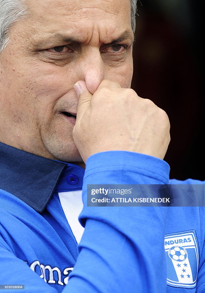Honduras' coach, Columbian Reinaldo Rued
