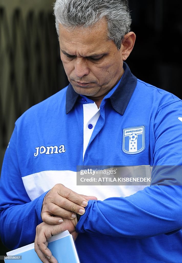 Honduras' coach, Columbian Reinaldo Rued