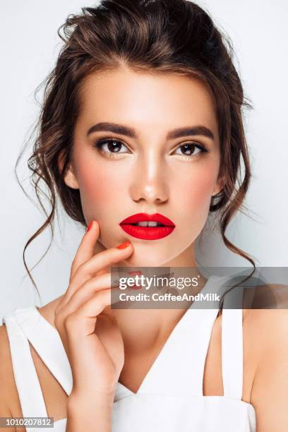 美しい女性、メイクアップ  - 赤の口紅 ストックフォトと画像