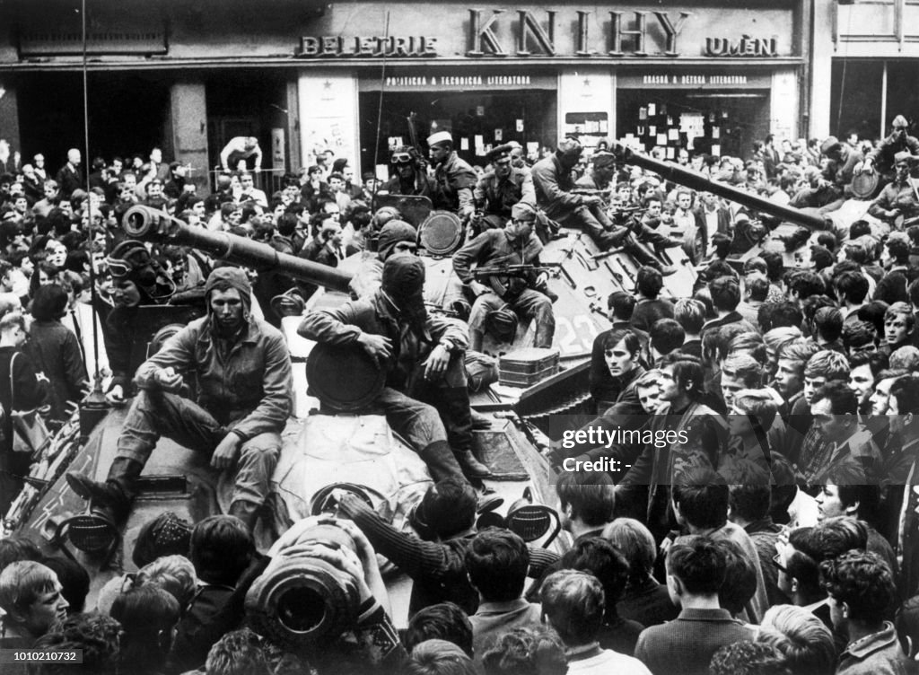 RETRO-PRAGUE-SPRING-COMMUNISM