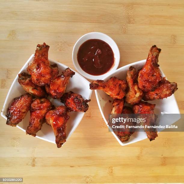 bbq chicken wings - asa de frango imagens e fotografias de stock