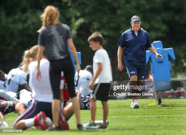 New England Patriots head coach Bill Belichick looks away as quarterback Tom Brady is greeted by his wife Gisele Bundchen, left, following Patriots...