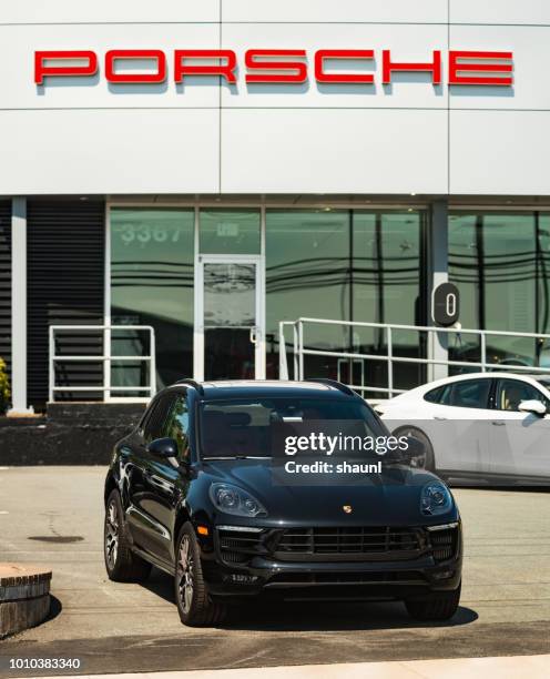 porsche cayenne suv - porsche cayenne stock pictures, royalty-free photos & images