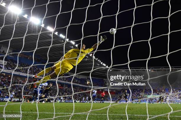 Tom Lawrence of Derby County scores his team's second goal past Vito Mannone of Reading during the Sky Bet Championship match between Reading and...