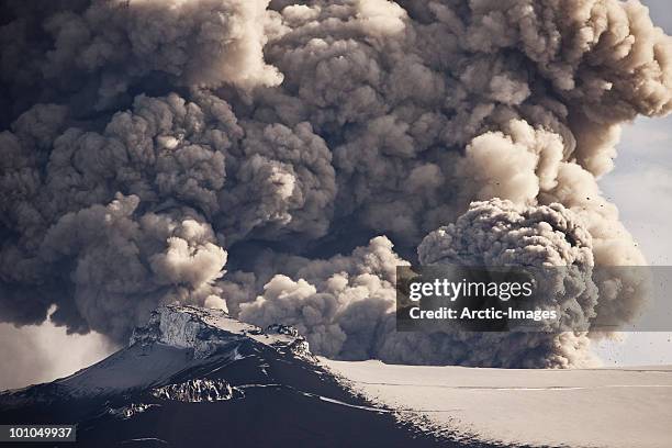 ash plume from eyjafjallajokull eruption - volcano eruption stock pictures, royalty-free photos & images