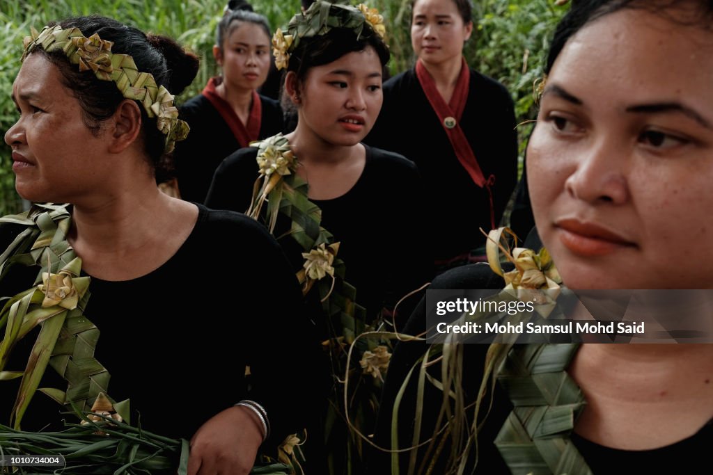 Tameri People Members of the indigenous people of the Temuan tribe wait for their ...