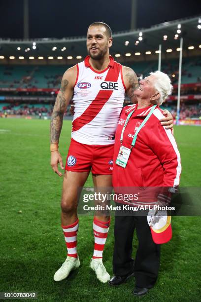 Lance Franklin of the Swans celebrates victory with Kenny Williams after the round 20 AFL match between the Sydney Swans and the Collingwood Magpies...