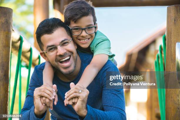 父と息子と一緒に  - 2018 glasses ストックフォトと画像