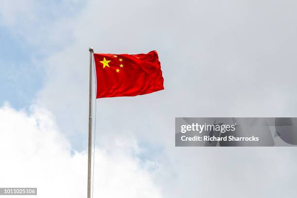 chinese national flag - chinese vlag stockfoto's en -beelden