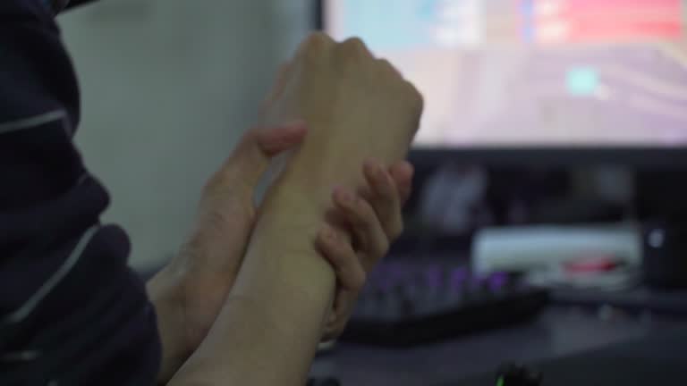 Computer Hand Wrest Wrist Pain Video Game Videos and HD Footage - Getty Images