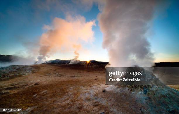 sunrise islandia - ollas de barro fotografías e imágenes de stock