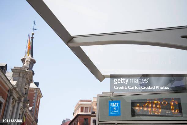 heat wave in the city center of madrid during summer - bus shelter ストックフォトと画像