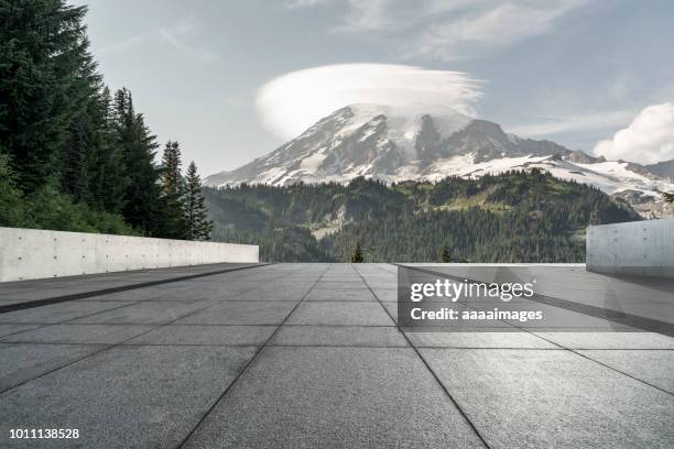 empty observation patio front of mount rainier - cascade mountain range stock pictures, royalty-free photos & images