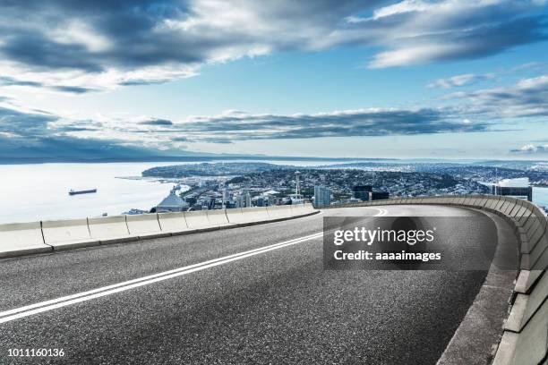 elevated road - motor racing track stock pictures, royalty-free photos & images