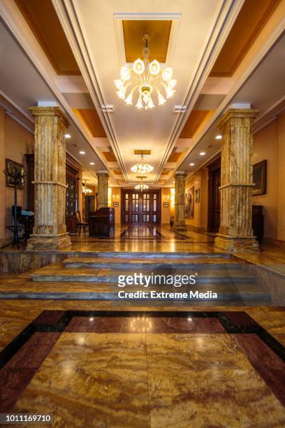 entrance to luxury lobby - luxury mansion interior stock pictures, royalty-free photos & images