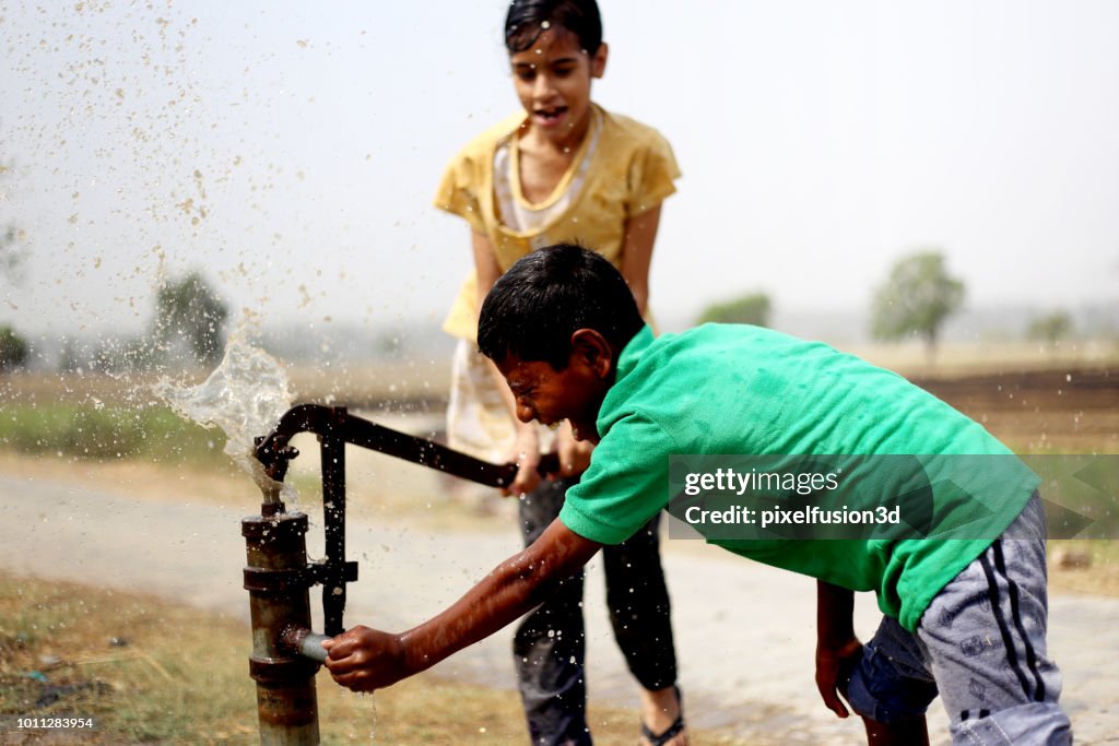 Água potável de infantil ao ar livre