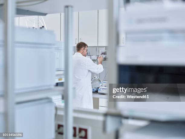 chemist working in laboratory - physicist stock pictures, royalty-free photos & images