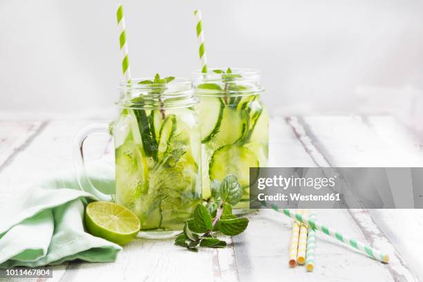 organic cucumber water with mint and lime - cucumber imagens e fotografias de stock