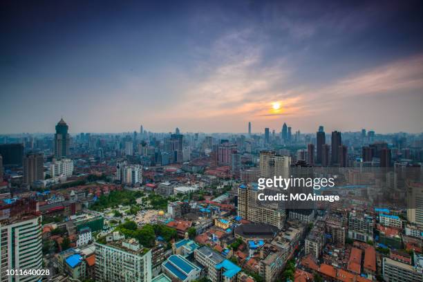 urban landscape in wuhan,china - wuhan stockfoto's en -beelden