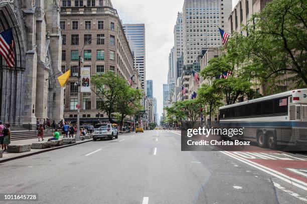 fifth avenue - fifth avenue stock pictures, royalty-free photos & images