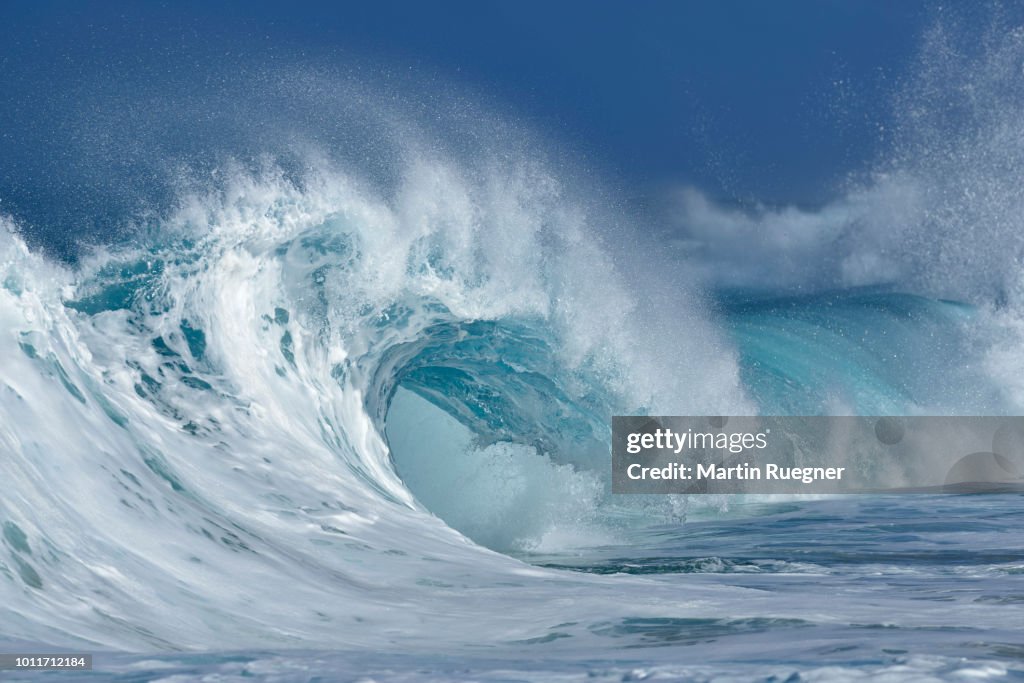 Big dramatic wave. Oahu, Hawaii, USA, Pacific Islands, Pacific Ocean.
