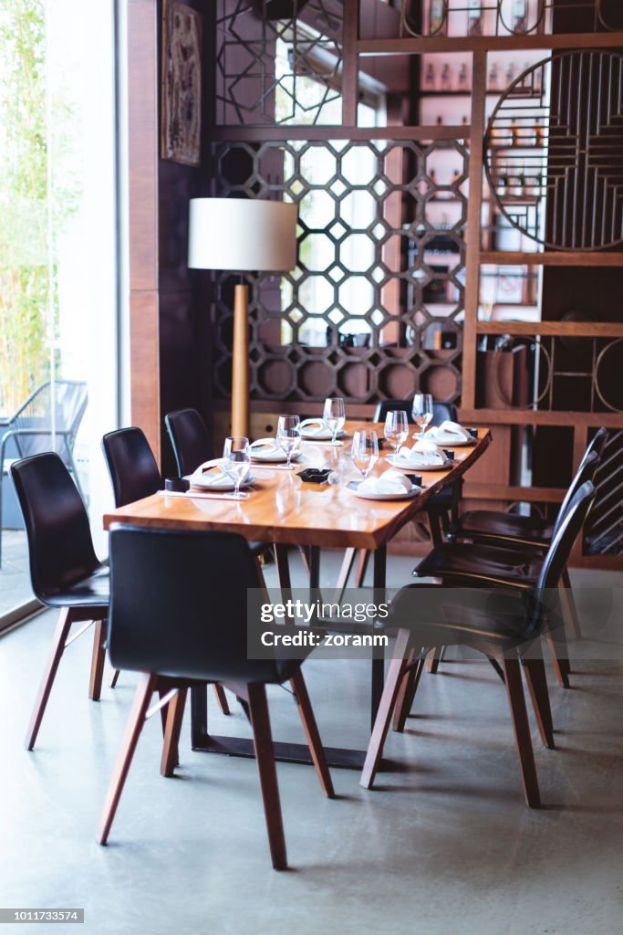 Empty Dining Table High-Res Stock Photo - Getty Images