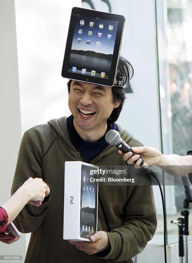 Apple IPad Goes On Sale In Japan