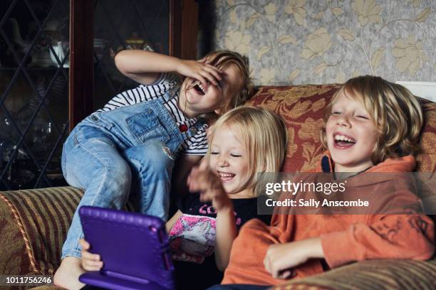 children using a tablet - fun technology foto e immagini stock