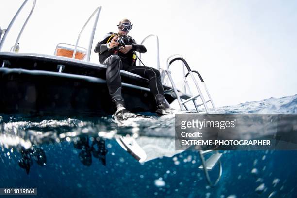 scuba diving - deep sea diving stockfoto's en -beelden