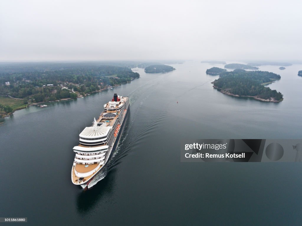 Drottning Elizabeth Cruiser Ship i svenska skärgården