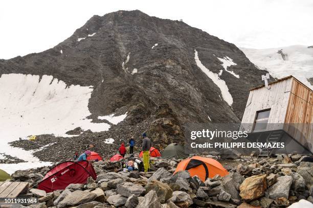 Mountaineers camp on the famous 'Couloir du Gouter' on the 'Voie Royale' before climbing atop the Mont-Blanc peak on August 6, 2018 in the Mont-Blanc...