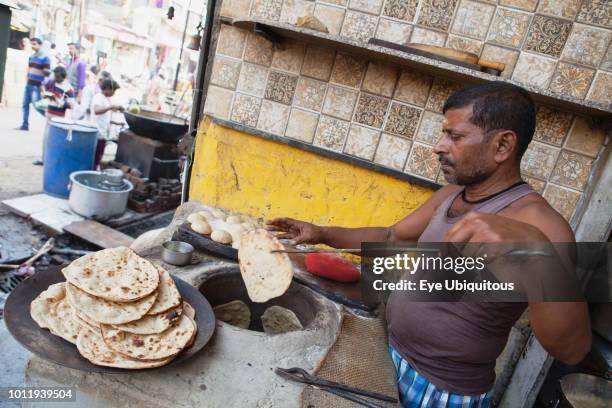 Theek Roti 509 Roti Making Stock Photos, High-Res Pictures, and Images - Getty Images