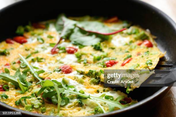 frittata with cherry tomatoes, greens and cheese - spinach frittata stock pictures, royalty-free photos & images