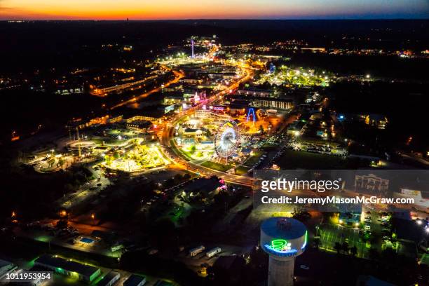 sunset aerial view of hwy 76 in branson missouri - 1011957648,1011945618,1011950492,1011960800,1011954950,1011953954,1015768380,1015768366,1015768370,1015768372,1015768382,1015768398,1015768412,1015768410,1015768414,1015768418,1015768438,1015768448,1015768450,1015768488,1015768474,1015768478,1015768504,1015768508,1016083590,1016083634,1016083592,1016083608,1016083686,1016083708,1016083780,1016083774,1016083796,1016083828,1016083994,1016083992,1016083982,1016083980 stock pictures, royalty-free photos & images