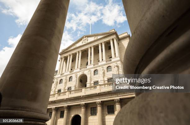 the bank of england (boe) building - bank of england stockfoto's en -beelden