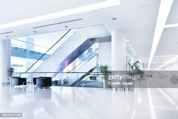 empty shopping centre in sunset, dubai - shopping centre escalator stock pictures, royalty-free photos & images